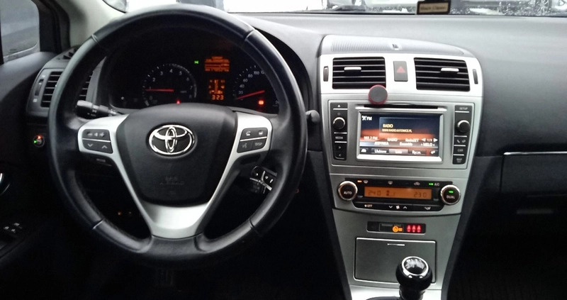 Toyota Avensis cena 49500 przebieg: 178555, rok produkcji 2014 z Więcbork małe 154